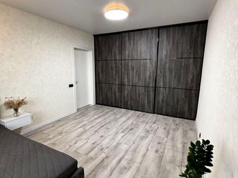 квартира за адресою Академіка Єфремова вул. (Командарма Уборевича), 7-А