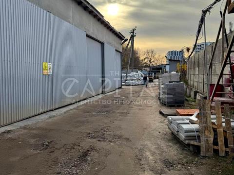 комерційна за адресою Центральна вул., 12