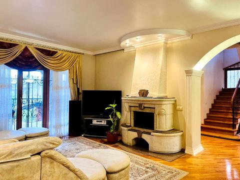 будинок за адресою Закарпатська вул., 15