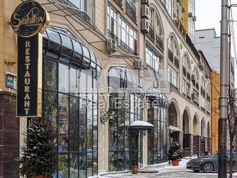 комерційна за адресою Антоновича вул. (Горького), 72