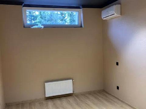 комерційна за адресою Літературна вул., 8