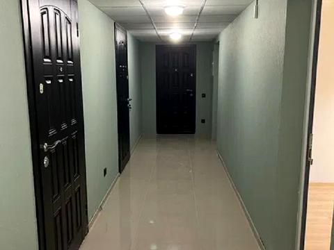 комерційна за адресою Літературна вул., 8