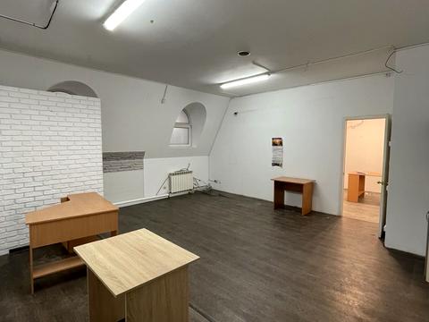 комерційна за адресою Дмитра Яворницького просп. (Карла Маркса), 49