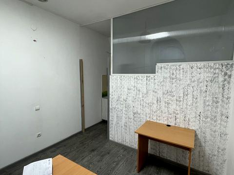 комерційна за адресою Дмитра Яворницького просп. (Карла Маркса), 49