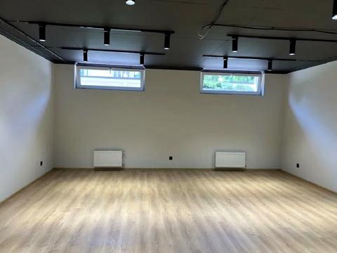 комерційна за адресою Літературна вул., 8