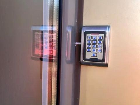 комерційна за адресою Літературна вул., 8