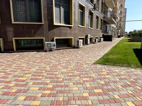 комерційна за адресою Літературна вул., 8