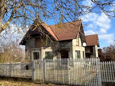 будинок за адресою  Есень, Центральна, 3