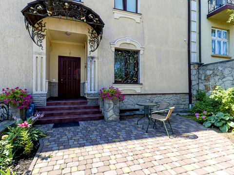 будинок за адресою Генерала Тараса Чупринки вул. (Пушкіна)