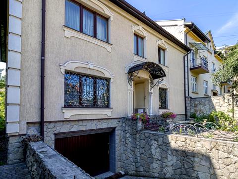 будинок за адресою Генерала Тараса Чупринки вул. (Пушкіна)