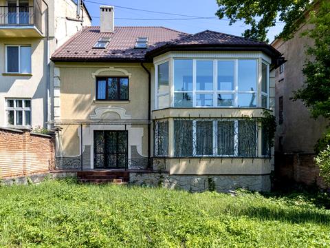 будинок за адресою Генерала Тараса Чупринки вул. (Пушкіна)