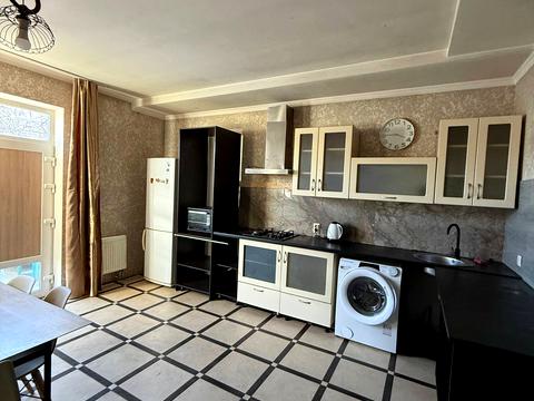 будинок за адресою Першотравнева