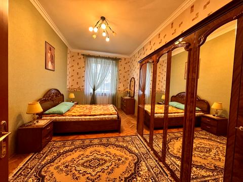 квартира за адресою Гетьмана Петра Дорошенка вул. (Жовтнева), 73