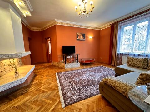 квартира за адресою Гетьмана Петра Дорошенка вул. (Жовтнева), 73