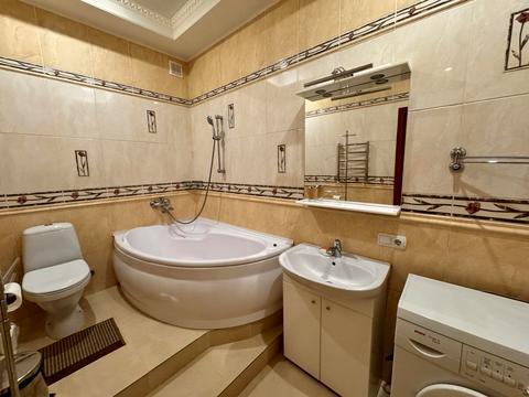 квартира за адресою Гетьмана Петра Дорошенка вул. (Жовтнева), 73