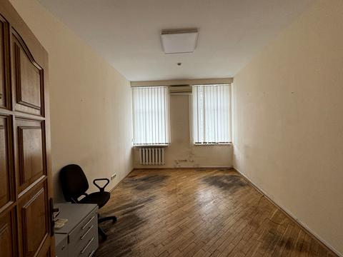 комерційна за адресою Жилянська вул., 5Б