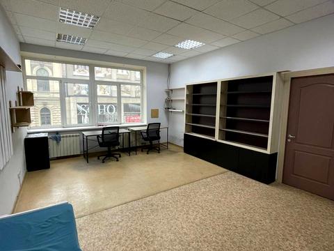 комерційна за адресою Дмитра Яворницького просп. (Карла Маркса), 49