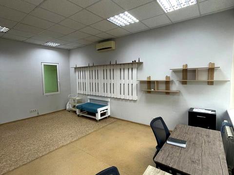 комерційна за адресою Дмитра Яворницького просп. (Карла Маркса), 49