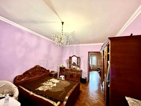 квартира по адресу Печерский спуск, 8