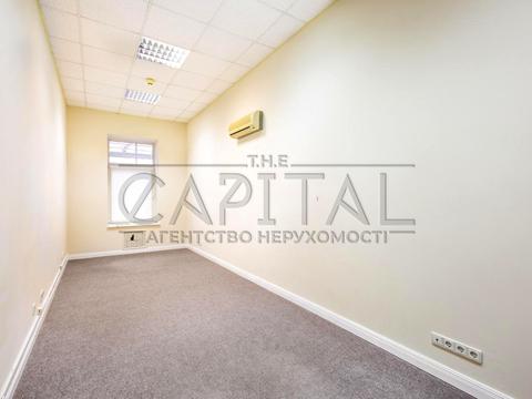 комерційна за адресою Велика Васильківська вул. (Червоноармійська), 68