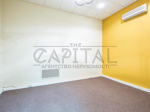комерційна за адресою Велика Васильківська вул. (Червоноармійська), 68