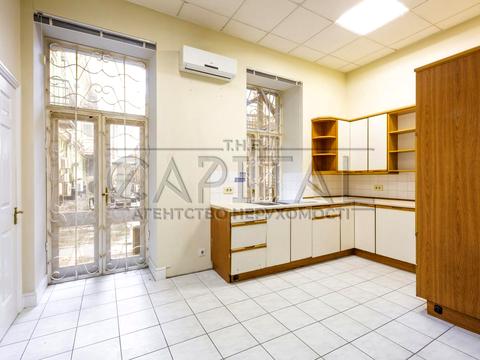 комерційна за адресою Велика Васильківська вул. (Червоноармійська), 68