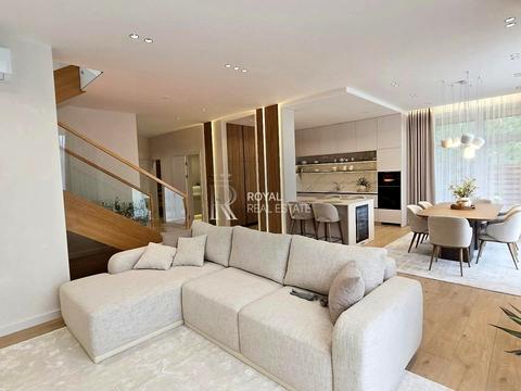 дом по адресу вул. Квітнева