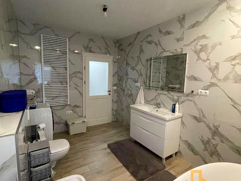 будинок за адресою Молодіжна