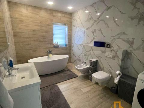 будинок за адресою Молодіжна