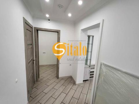 комерційна за адресою Софії Русової вул., 3-А