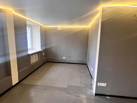 комерційна за адресою Василя Червонія вул. (Гагаріна), 8б