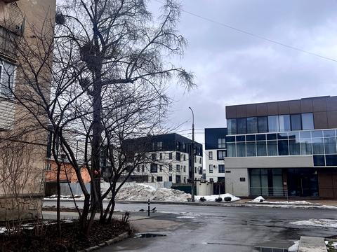 комерційна за адресою Василя Червонія вул. (Гагаріна), 8б