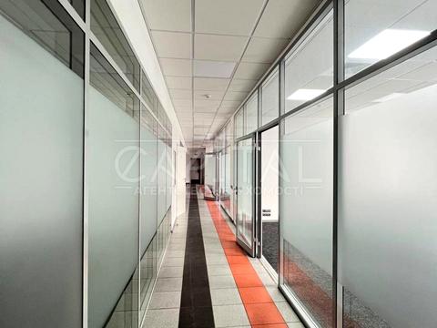 комерційна за адресою Спортивна пл., 1
