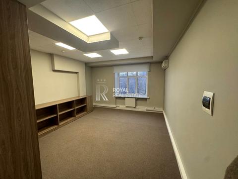 комерційна за адресою Петра Сагайдачного вул., 8