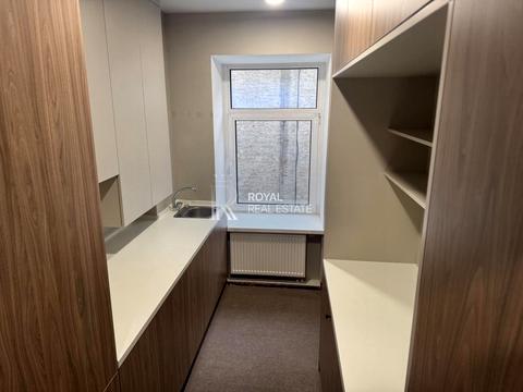 комерційна за адресою Петра Сагайдачного вул., 8