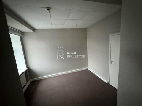 комерційна за адресою Петра Сагайдачного вул., 8