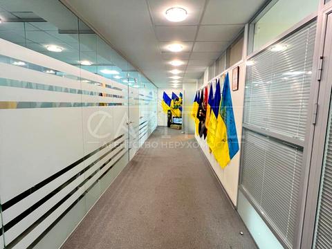 комерційна за адресою Спортивна пл., 1