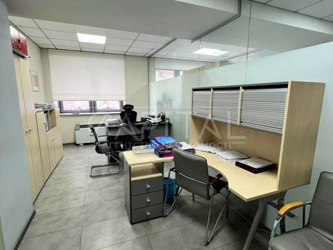 комерційна за адресою Спортивна пл., 1