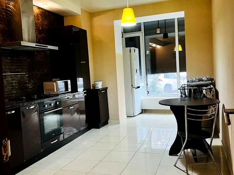 квартира за адресою Левка Лук'яненка вул. (Василя Жуковського), 16, 18, 20, 24