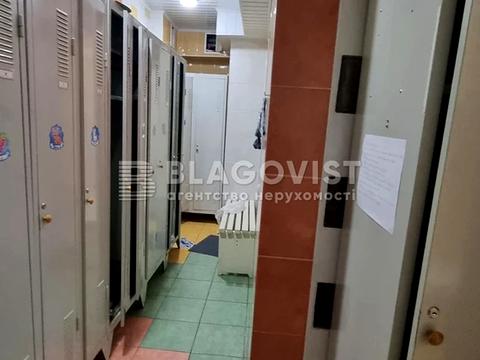 коммерческая по адресу Черчиля Вінстона, 18б