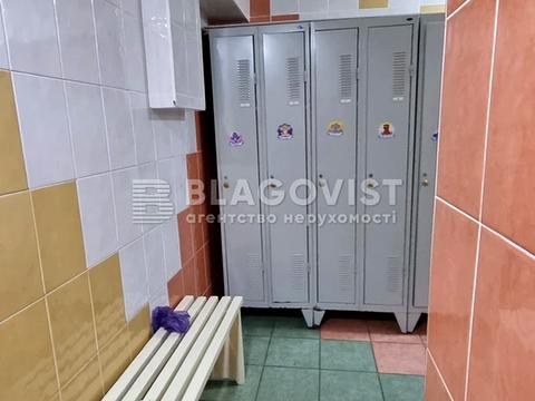 коммерческая по адресу Черчиля Вінстона, 18б