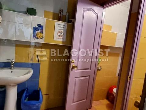 коммерческая по адресу Черчиля Вінстона, 18б