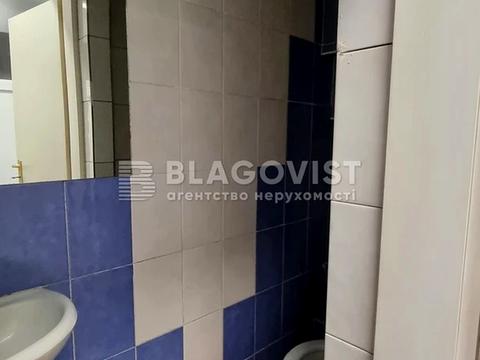 коммерческая по адресу Черчиля Вінстона, 18б