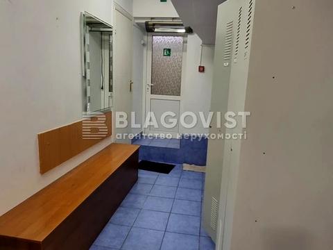 коммерческая по адресу Черчиля Вінстона, 18б