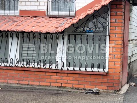 коммерческая по адресу Черчиля Вінстона, 18б