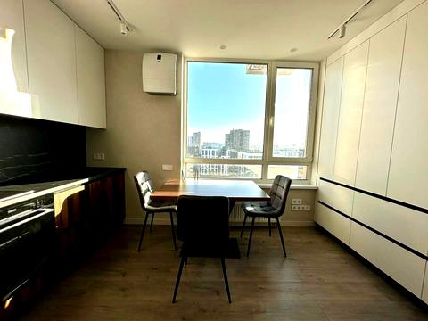 квартира за адресою Київ, Салютна вул., 2к1