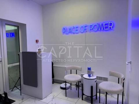 коммерческая по адресу вул. Максимовича Михайла, 24