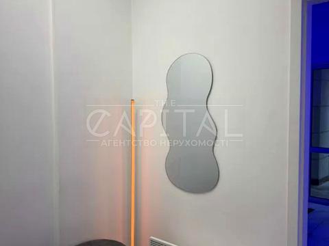 коммерческая по адресу вул. Максимовича Михайла, 24