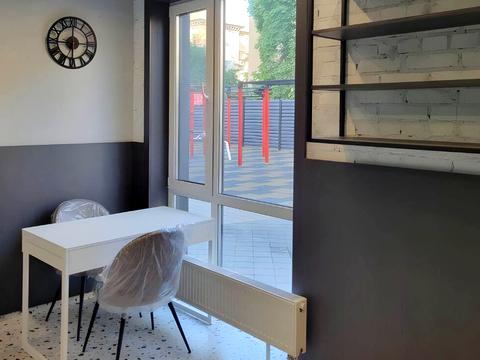 комерційна за адресою Ялтинська вул., 8