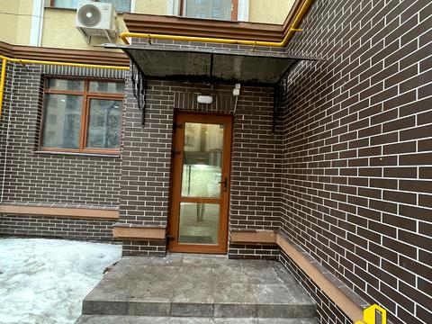 комерційна за адресою Західна вул., 10